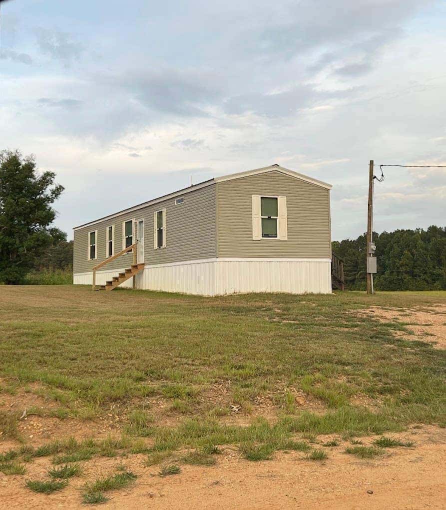 Well-kept manufactured home at Beauregard Estates in Wesson, Mississippi